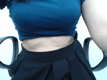 Lady-Young  live sex cam