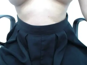 Lady-Young  live sex cam