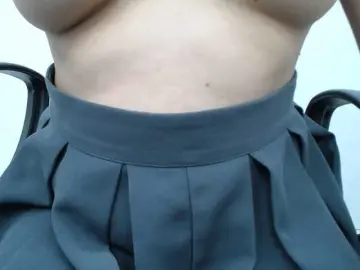 Lady-Young  live sex cam