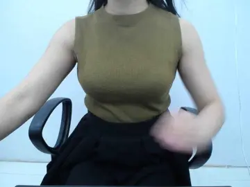 Lady-Young  live sex cam