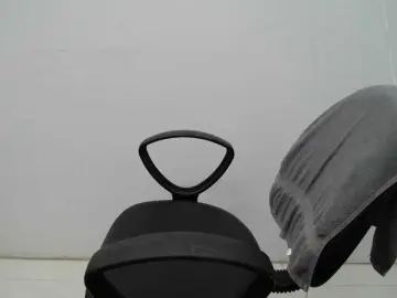 Lady-Young  live sex cam