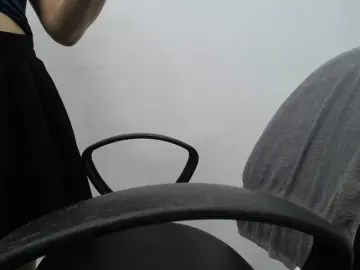 Lady-Young  live sex cam