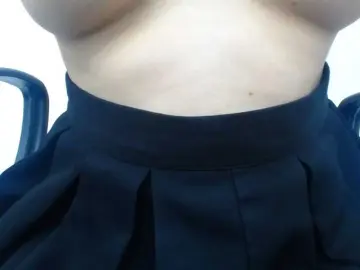 Lady-Young  live sex cam