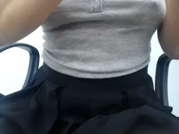 Lady-Young  live sex cam