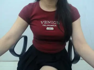 Lady-Young  live sex cam