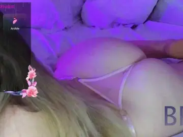 Victoria-  live sex cam