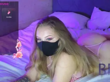 Victoria-  live sex cam