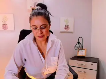 Zuzana21  live sex cam