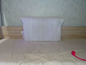 TvoyaIgrushka  live sex cam