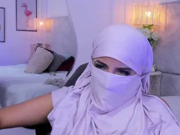 Naomii-  live sex cam