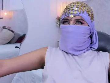 Naomii-  live sex cam