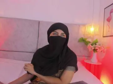 Naomii-  live sex cam