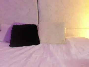 Naomii-  live sex cam