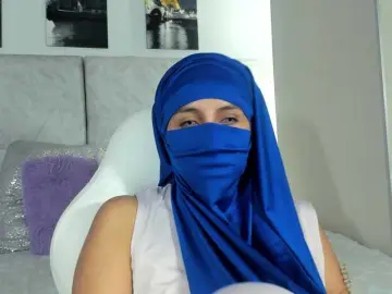 Naomii-  live sex cam