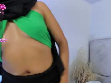 Naomii-  live sex cam