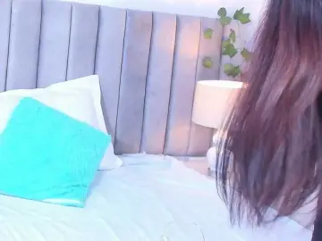 Naomii-  live sex cam