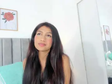 Naomii-  live sex cam