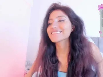 Naomii-  live sex cam