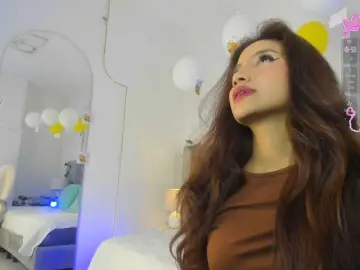 Naomii-  live sex cam