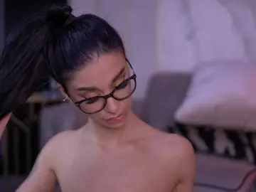 ArinaRhodes  live sex cam