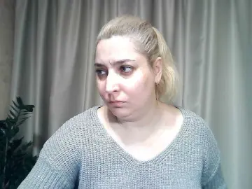 KickaIricka  live sex cam