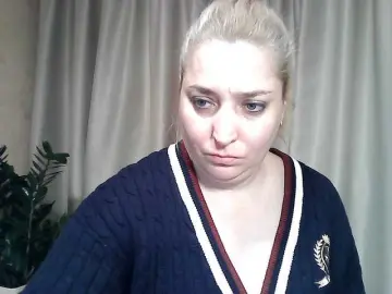 KickaIricka  live sex cam