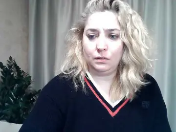 KickaIricka  live sex cam