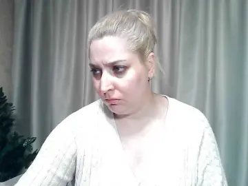 KickaIricka  live sex cam