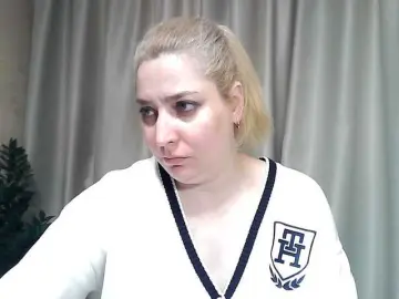 KickaIricka  live sex cam