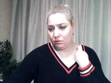 KickaIricka  live sex cam