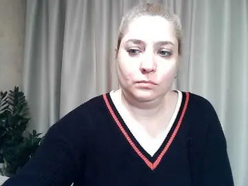 KickaIricka  live sex cam