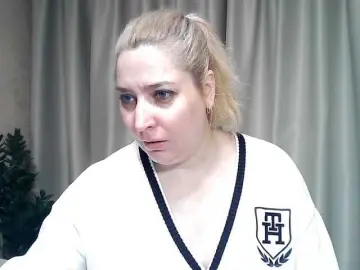 KickaIricka  live sex cam