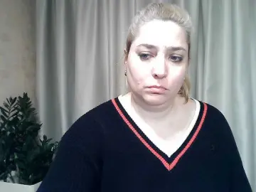 KickaIricka  live sex cam