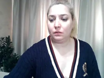 KickaIricka  live sex cam