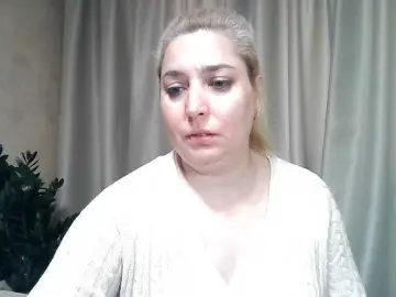 KickaIricka  live sex cam