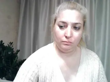 KickaIricka  live sex cam