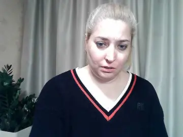 KickaIricka  live sex cam