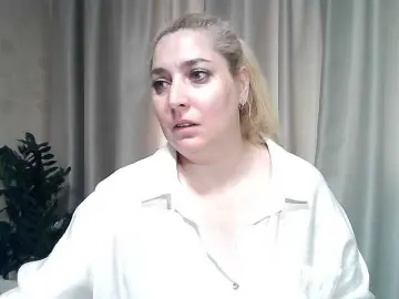 KickaIricka  live sex cam