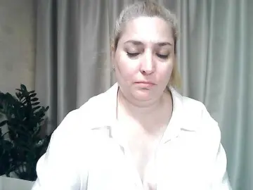 KickaIricka  live sex cam