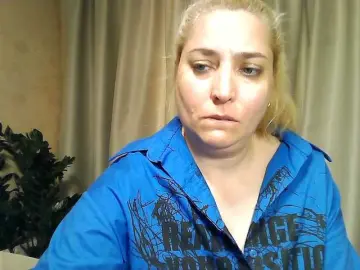 KickaIricka  live sex cam