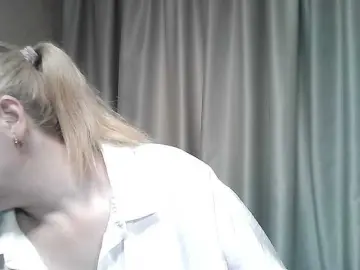 KickaIricka  live sex cam