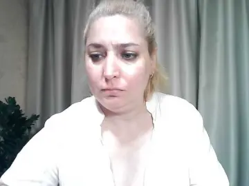 KickaIricka  live sex cam