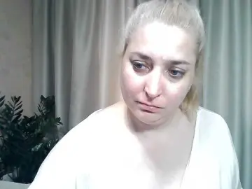 KickaIricka  live sex cam