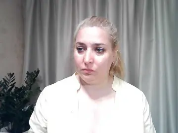 KickaIricka  live sex cam