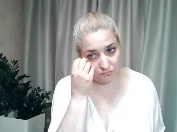 KickaIricka  live sex cam