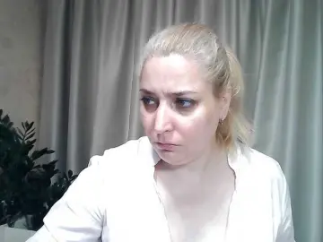 KickaIricka  live sex cam