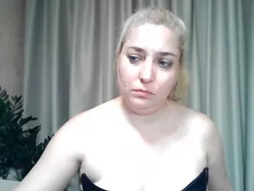 KickaIricka  live sex cam