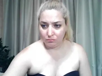 KickaIricka  live sex cam