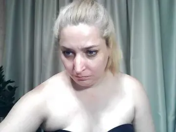 KickaIricka  live sex cam