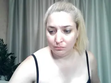KickaIricka  live sex cam